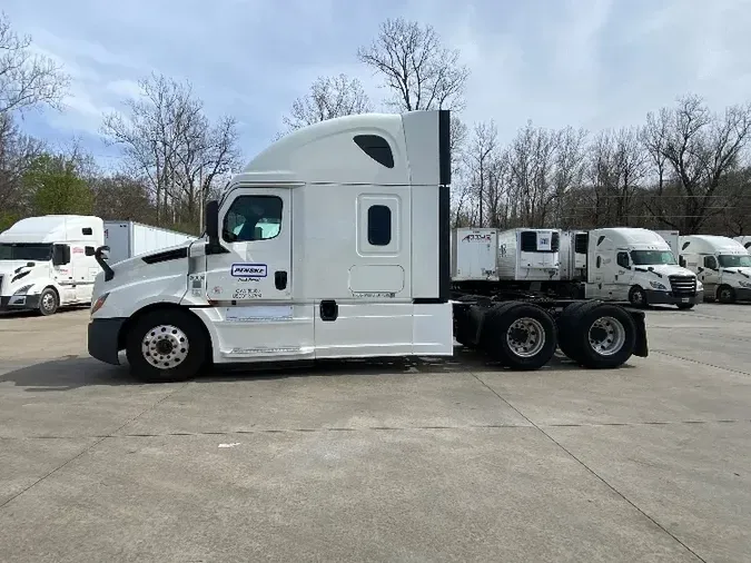 2019 Freightliner T12664ST