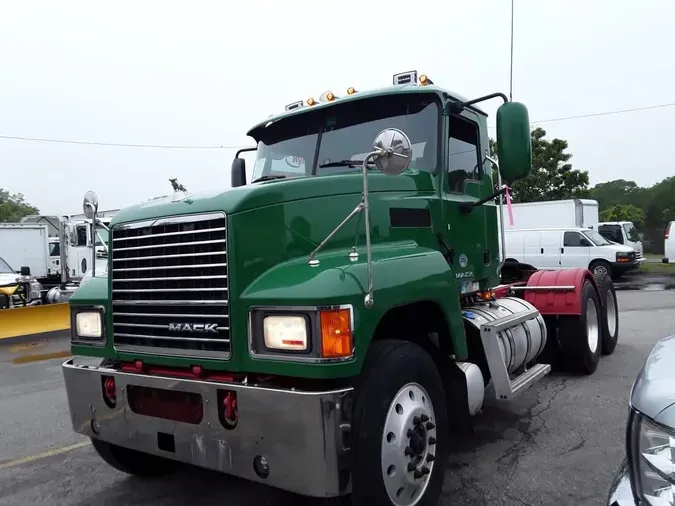 2018 MACK TRUCKS, INC. CHU61397d0e92fdfd45d3d9e6bb2a637c4a192