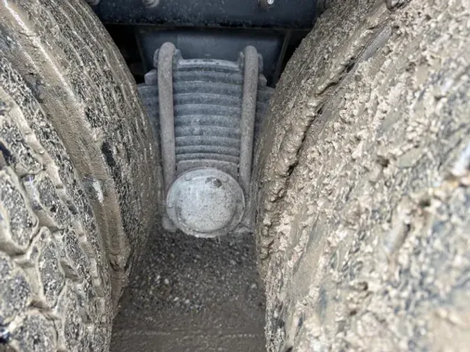 2018 MACK MRU613