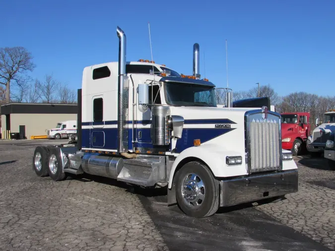 2022 Kenworth W900L