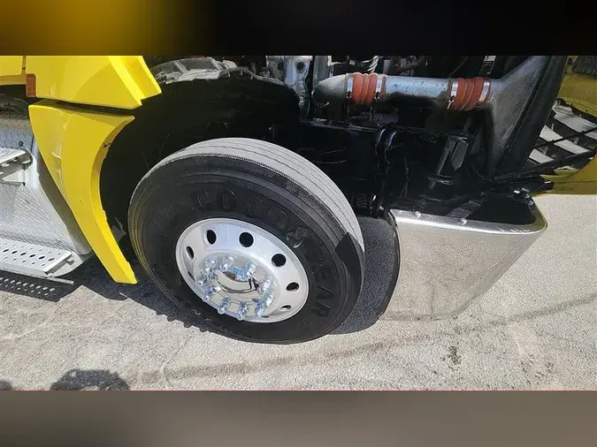 2021 FREIGHTLINER CA126