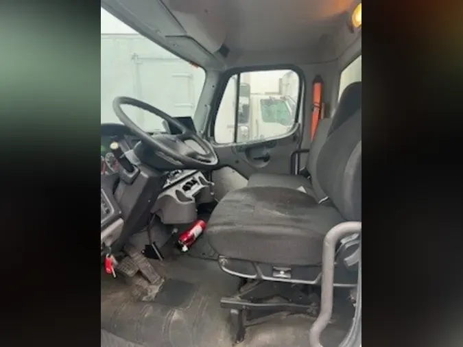 2018 FREIGHTLINER/MERCEDES M2 106