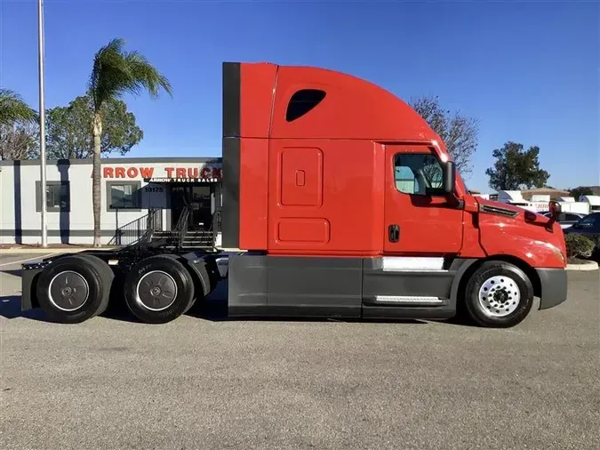 2021 FREIGHTLINER CA126