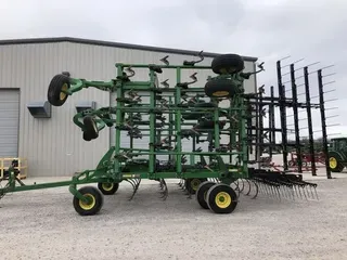 2013 John Deere 2210