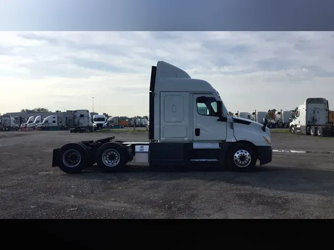 2021 Freightliner Cascadia 12697e35ed1a4ece9e6e9bbbf3303ad3956