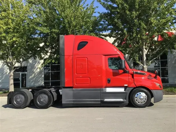 2021 FREIGHTLINER CA126