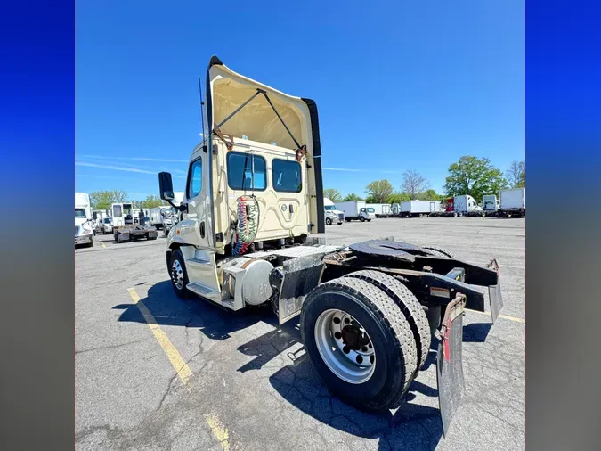 2017 FREIGHTLINER/MERCEDES CASCADIA 113