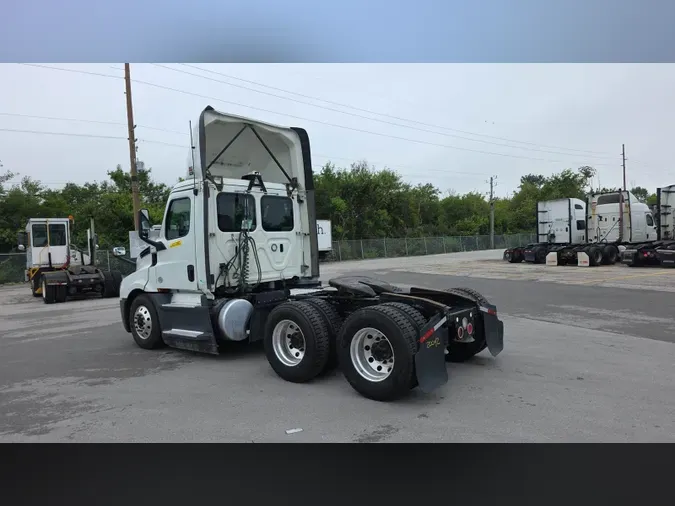 2020 Freightliner Cascadia 126