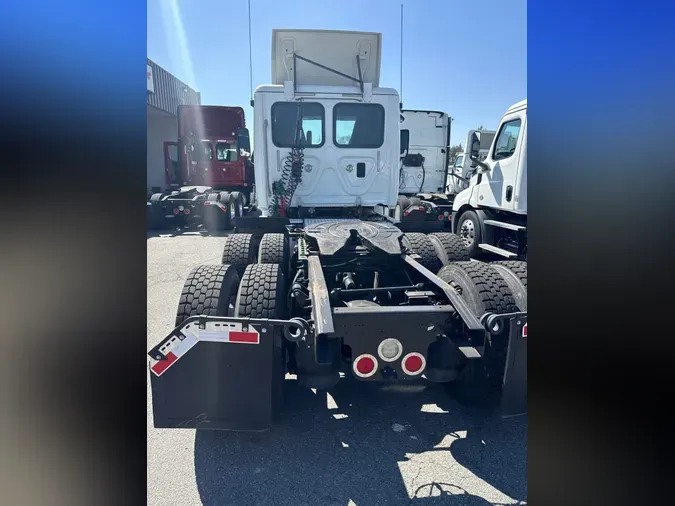 2017 FREIGHTLINER/MERCEDES CASCADIA 125