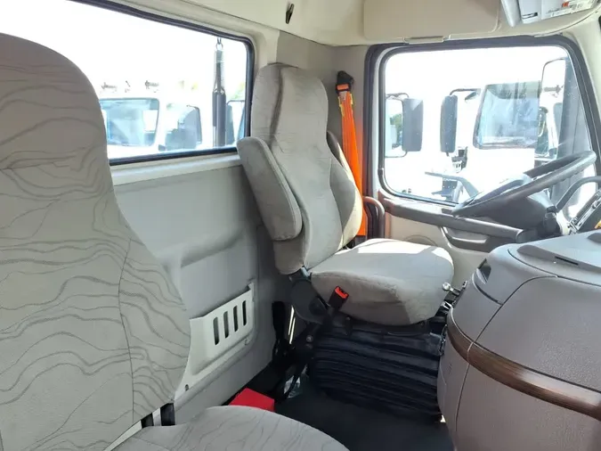 2017 VOLVO VNL64TRACTOR