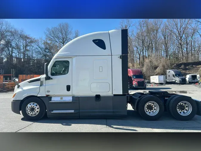 2022 Freightliner Cascadia 12697ed4e6271a77d0a75a4fd94e5f9fd82