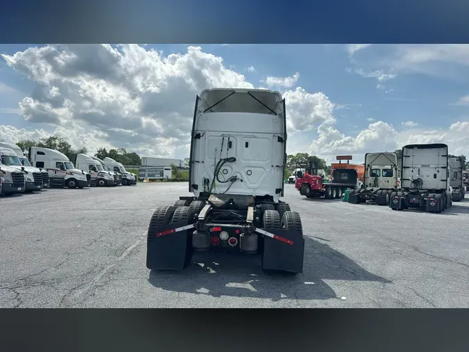 2022 Freightliner Cascadia 12697ed55c3a828aa47d09e7a548bd5d45d