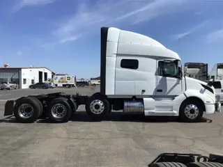 2020 VOLVO VNL64T740