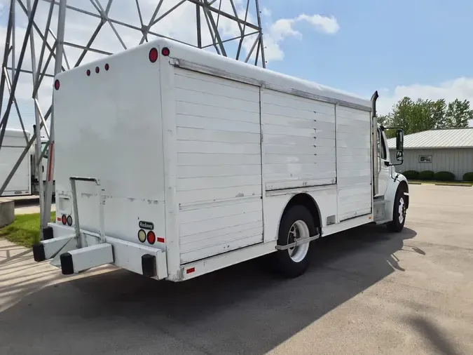 2015 FREIGHTLINER M2 106