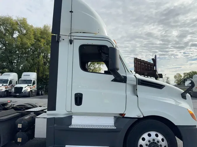 2020 Freightliner Cascadia 126