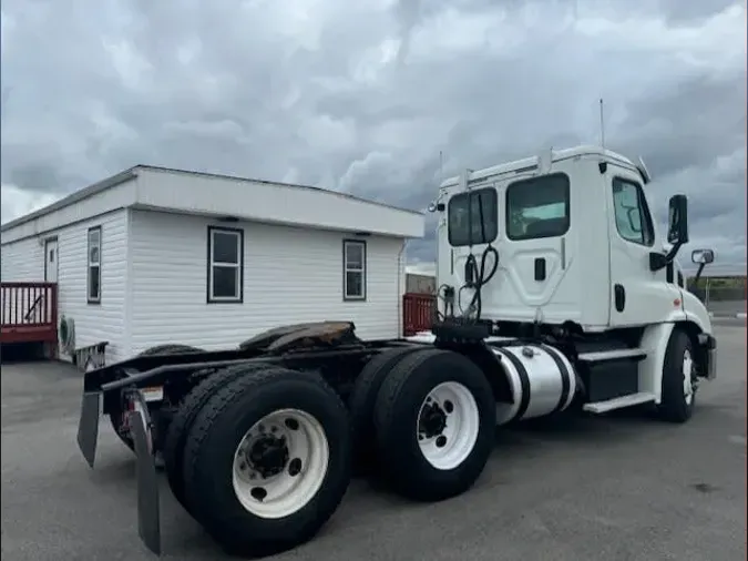 2017 FREIGHTLINER/MERCEDES CASCADIA 113