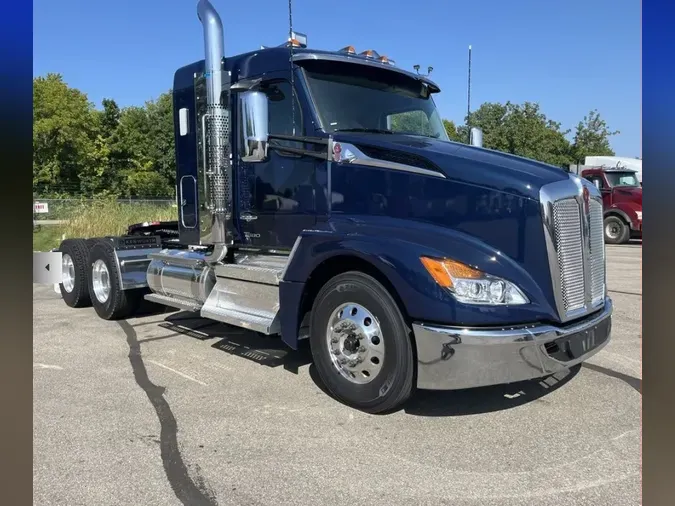 2025 Kenworth T680