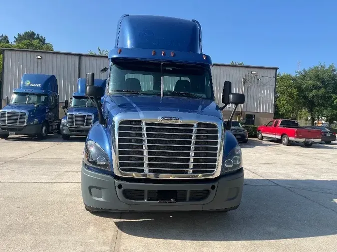 2017 Freightliner X12564ST