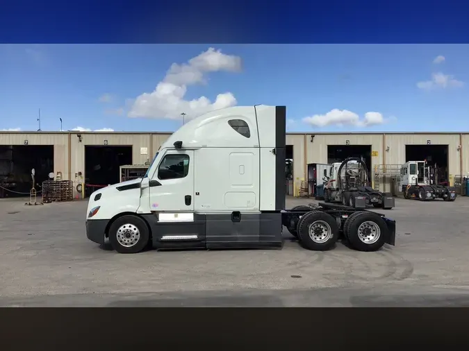 2022 Freightliner Cascadia 126