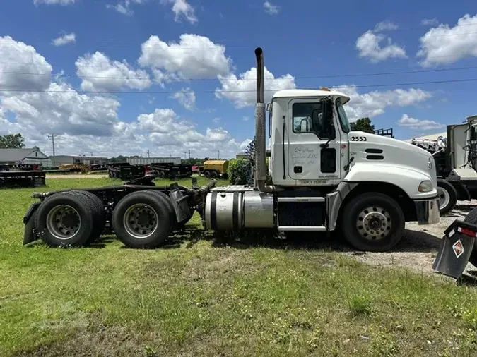 2017 MACK PINNACLE CXU613