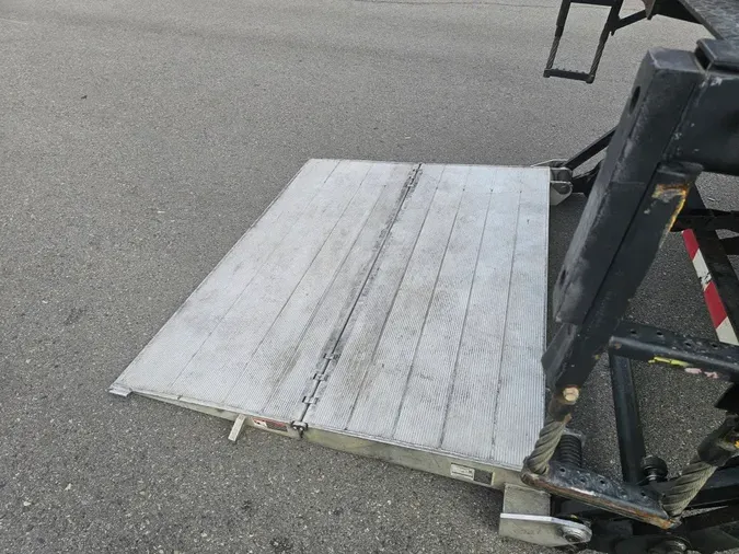 2018 FREIGHTLINER/MERCEDES M2 106