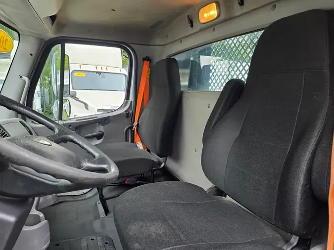 2017 FREIGHTLINER M2 106