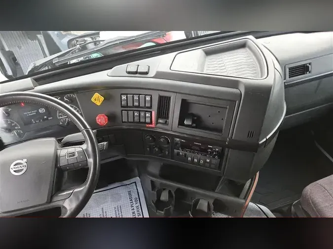 2022 VOLVO VNL64T860