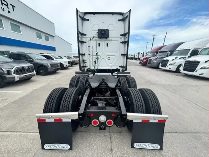 2022 Freightliner Cascadia 126