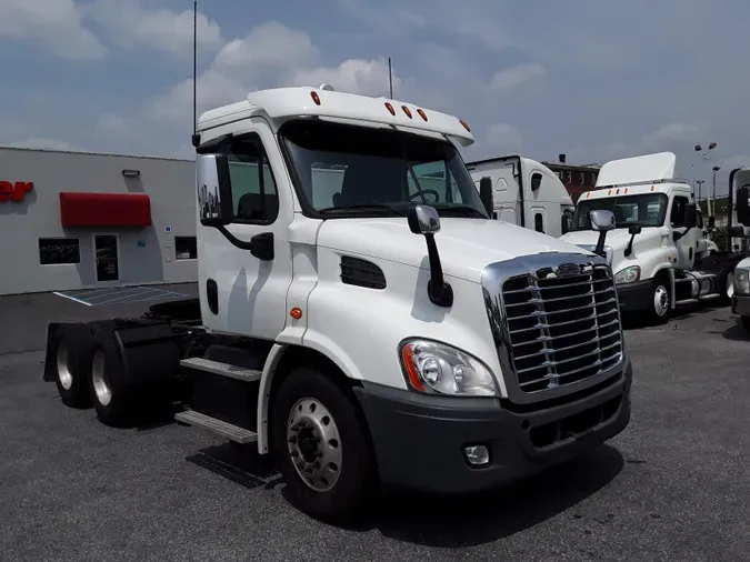 2016 FREIGHTLINER/MERCEDES CASCADIA 113