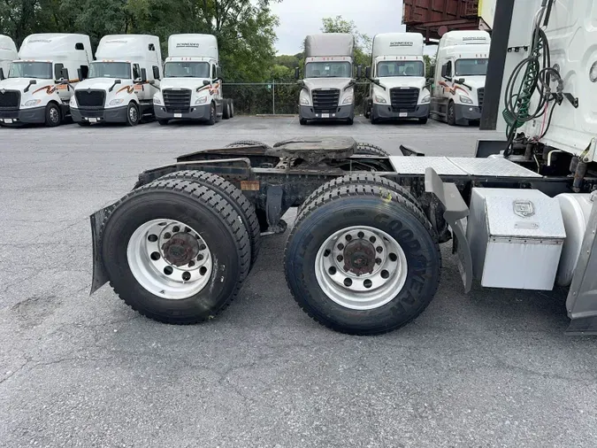 2021 Freightliner Cascadia 126