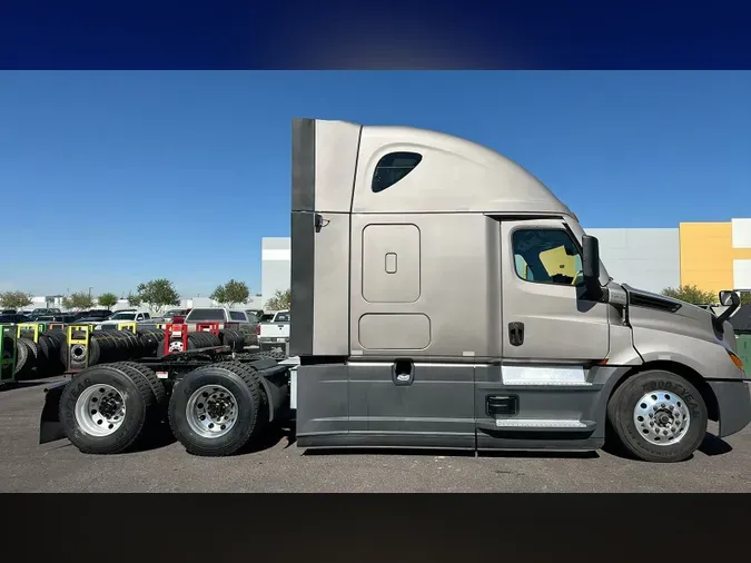 2024 Freightliner Cascadia 126