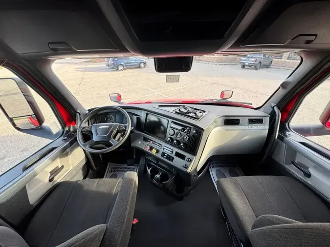 2022 FREIGHTLINER Cascadia 12698226c765acce9191a981d548025f4f2