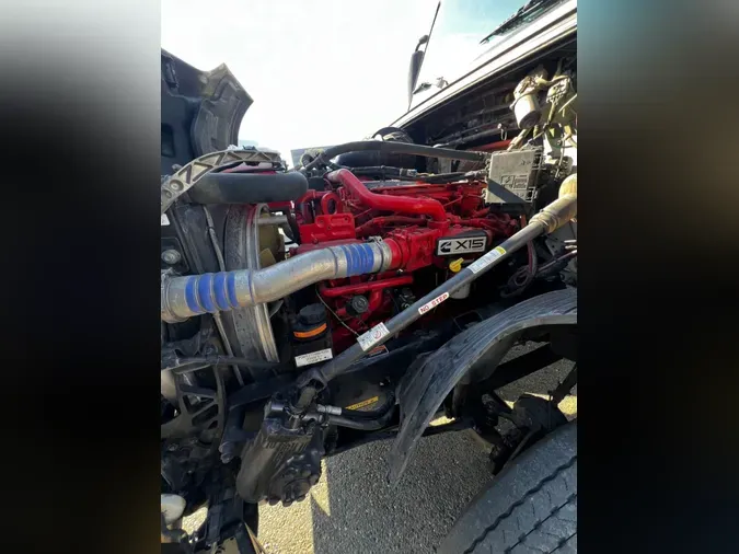 2019 VOLVO VNL64T-300