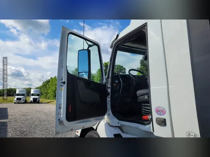 2018 Volvo VNL300
