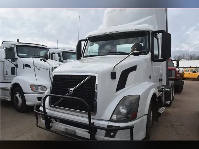 2016 VOLVO VNL64T300