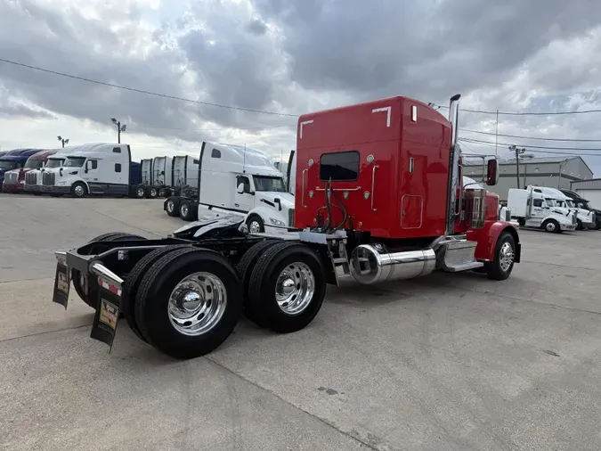 2022 Peterbilt 389