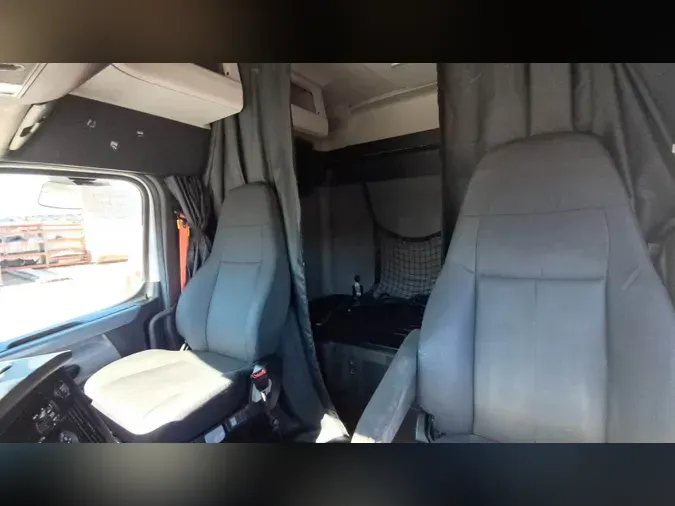 2019 Freightliner Cascadia 126