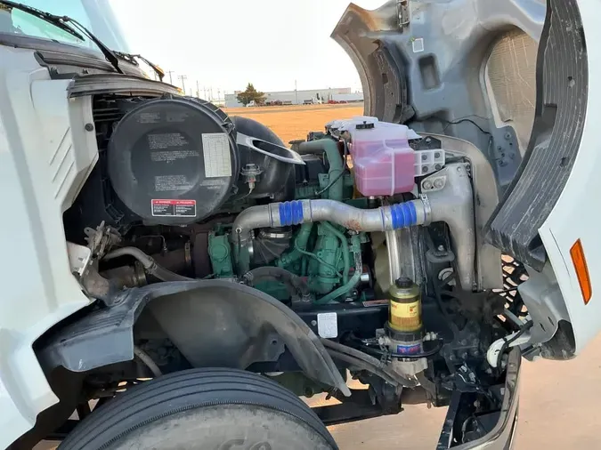 2019 VOLVO VNL64TRACTOR9830469d237ec2fc1e8cfe2f48372af9