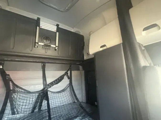 2020 Freightliner Cascadia 126