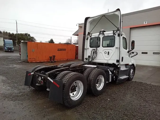 2019 Freightliner Cascadia 126
