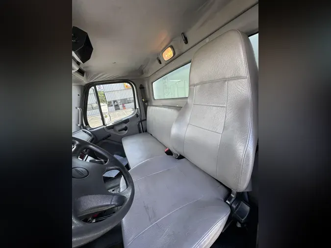 2018 Freightliner Business Class M2 106