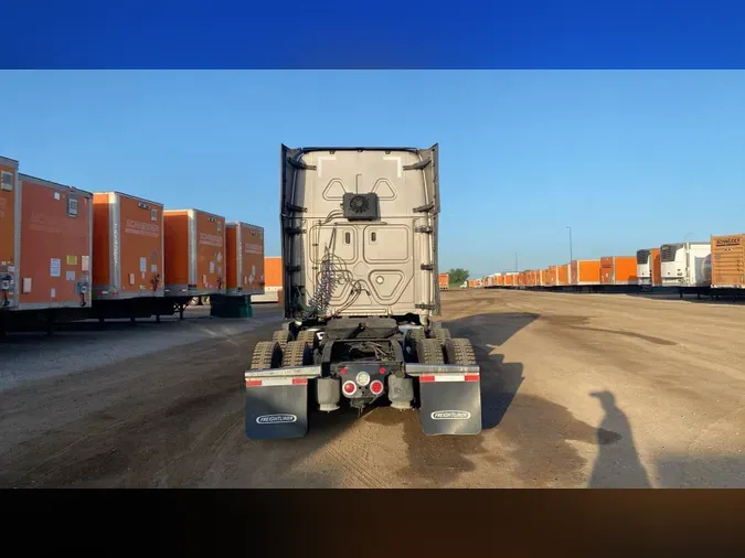 2021 Freightliner Cascadia 126