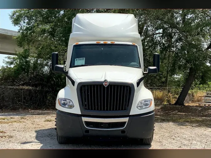 2022 INT LT625 6x4