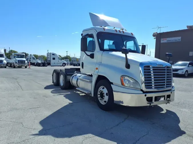 2019 FREIGHTLINER/MERCEDES CASCADIA 125