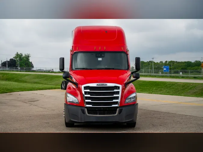 2021 FREIGHTLINER Cascadia 126