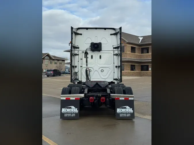 2022 FREIGHTLINER Cascadia 126