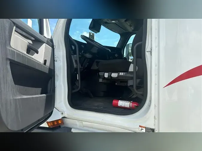 2022 FREIGHTLINER CA126