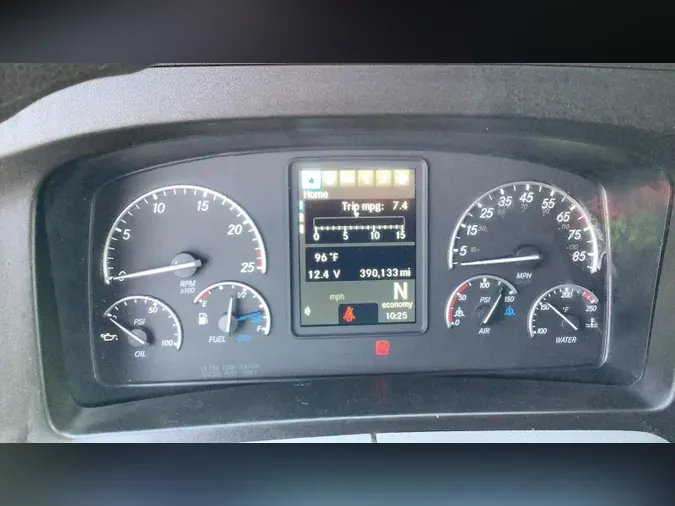 2021 Freightliner Cascadia 126