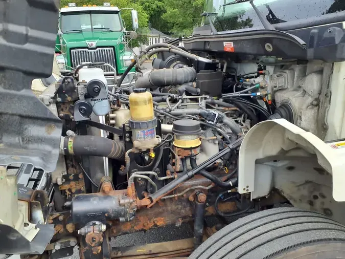 2018 FREIGHTLINER HINO 338
