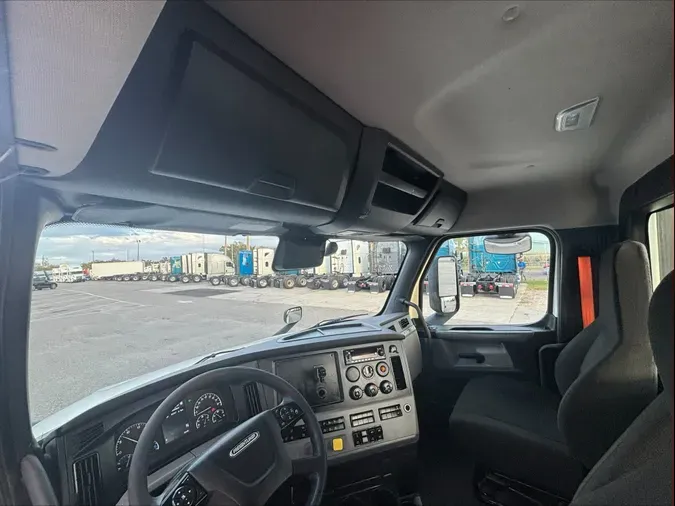 2022 Freightliner Cascadia 126